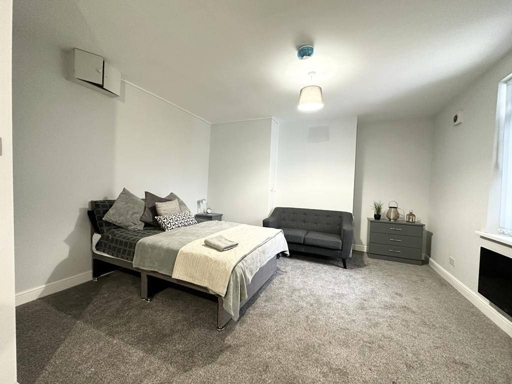 Property photo 1 of 11 4 Bedroom , HMO , Carlton Road, Barnsley