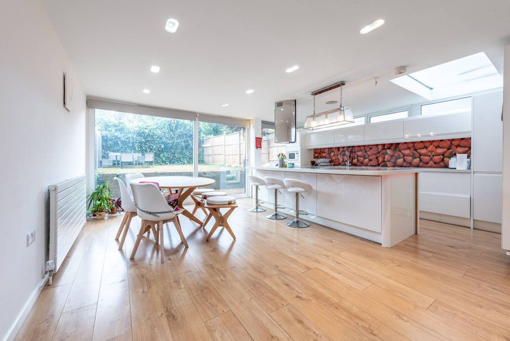 Property photo 3 of 11