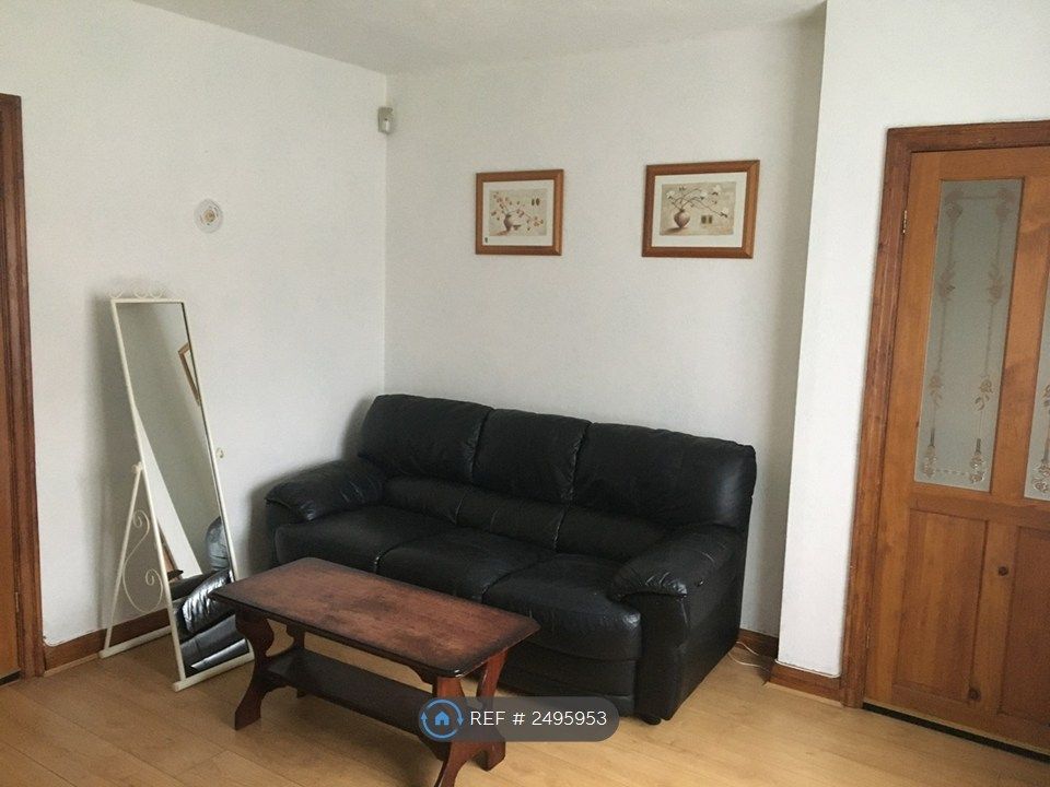 Property photo 1 of 12 Living Room