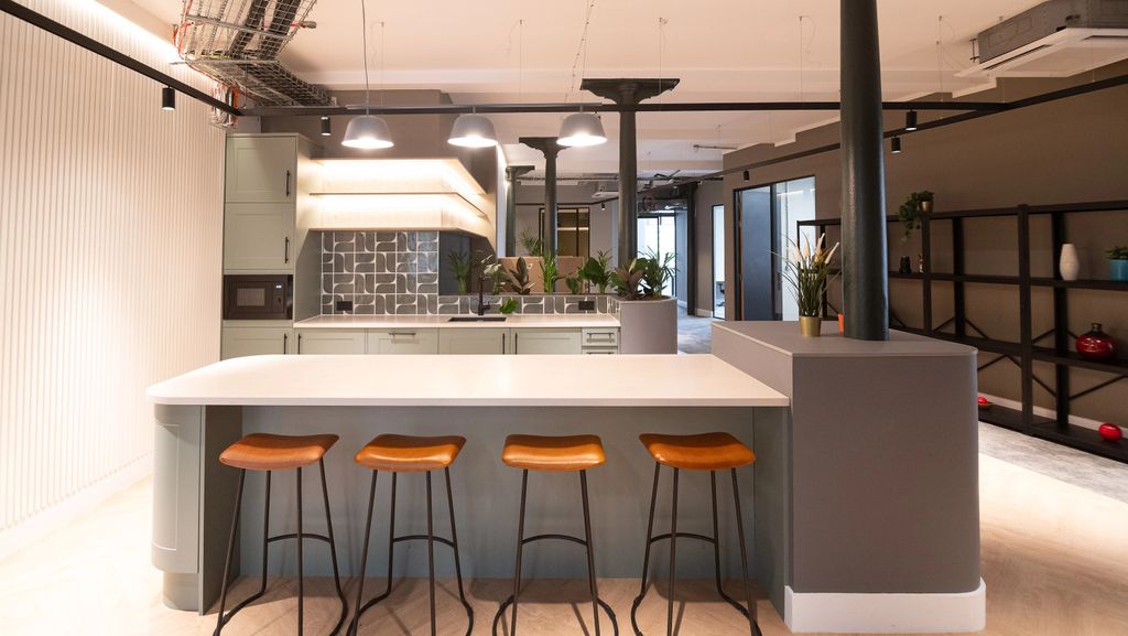 Property photo 3 of 10 Breakout Space