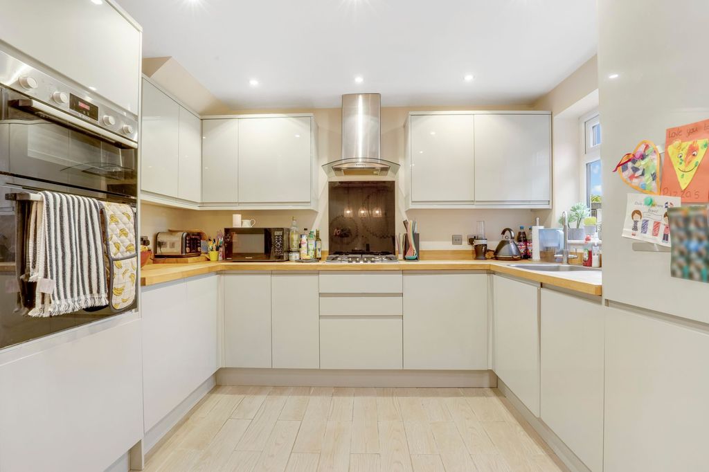 Property photo 3 of 16