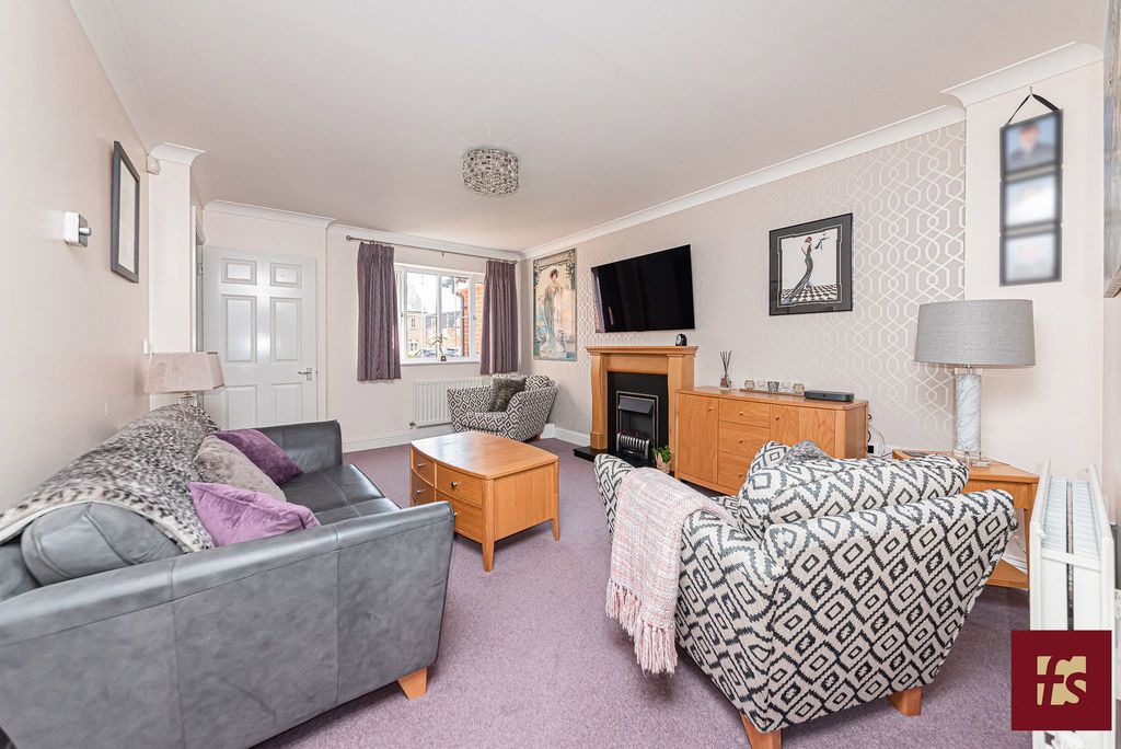 Property photo 3 of 12