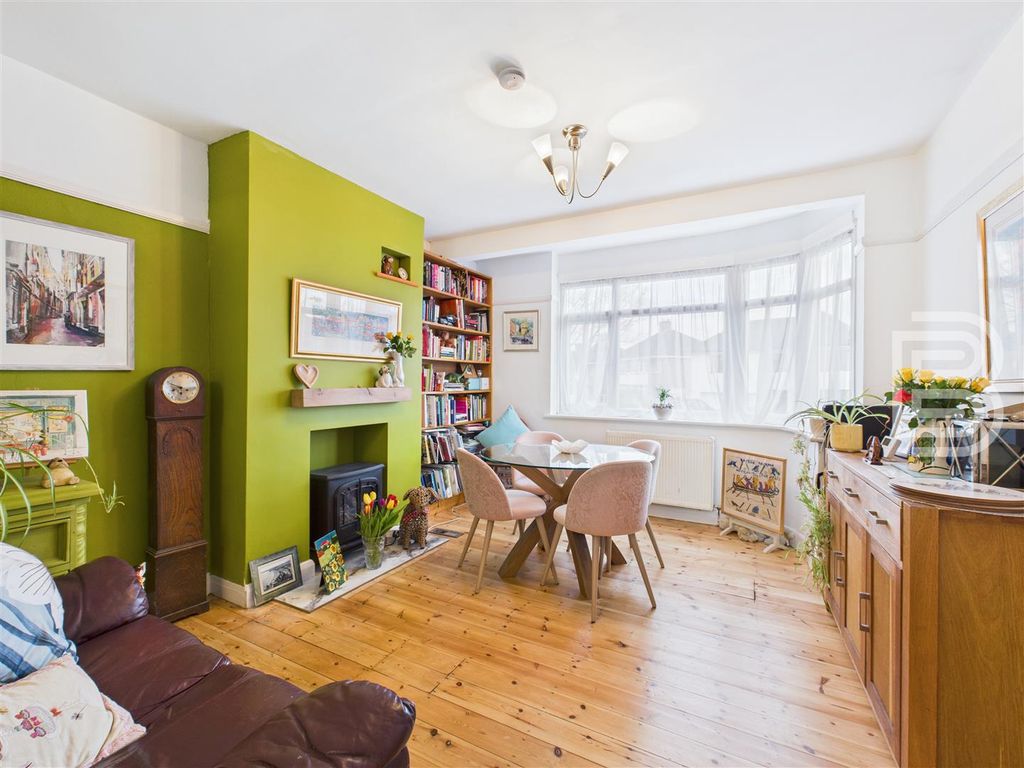 Property photo 2 of 22 Cam05587G0-Pr0112-Still014.Jpg