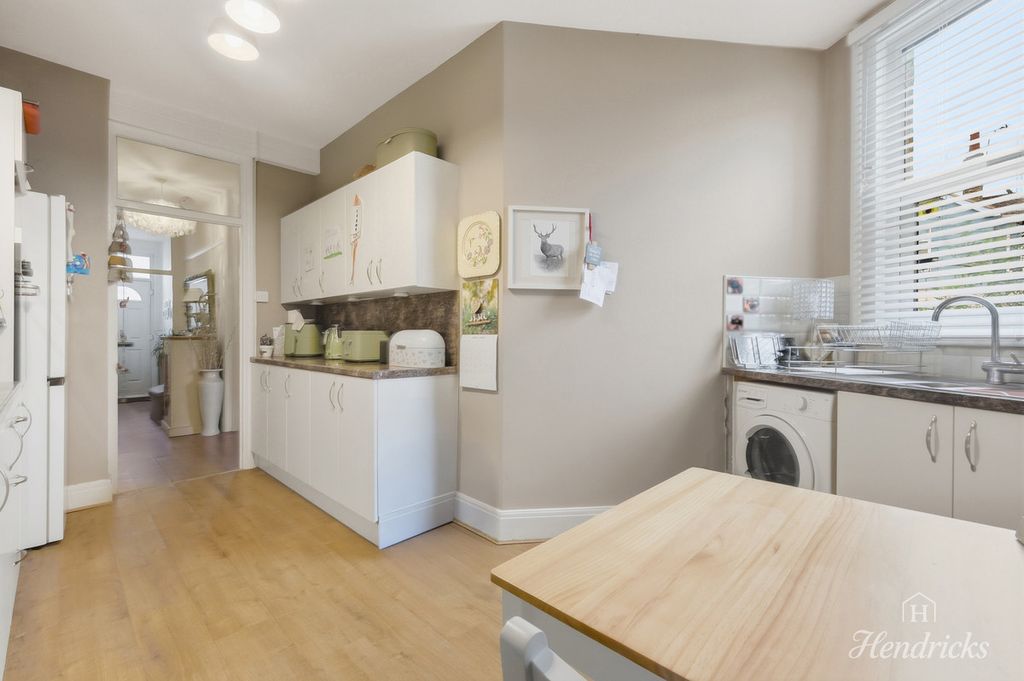 Property photo 2 of 23