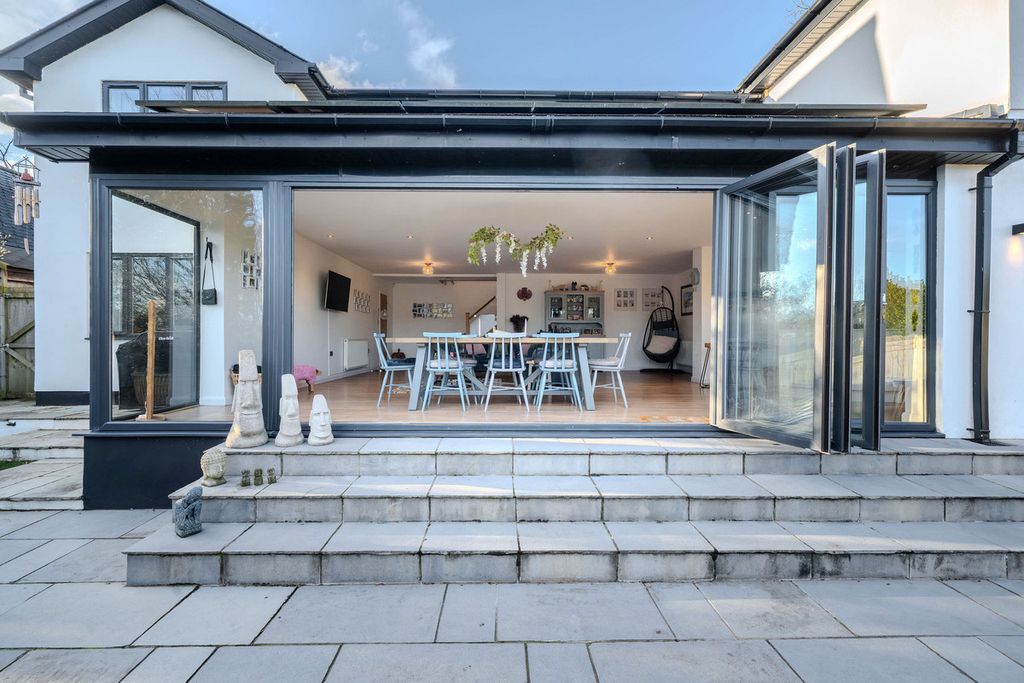 Property photo 3 of 43