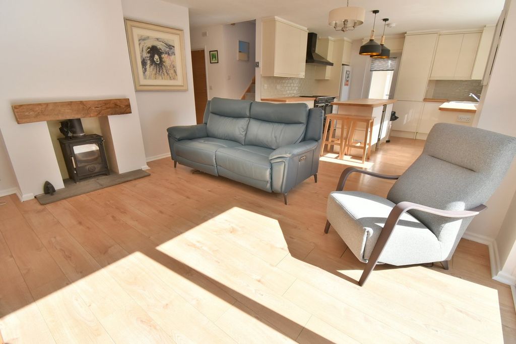 Property photo 3 of 34