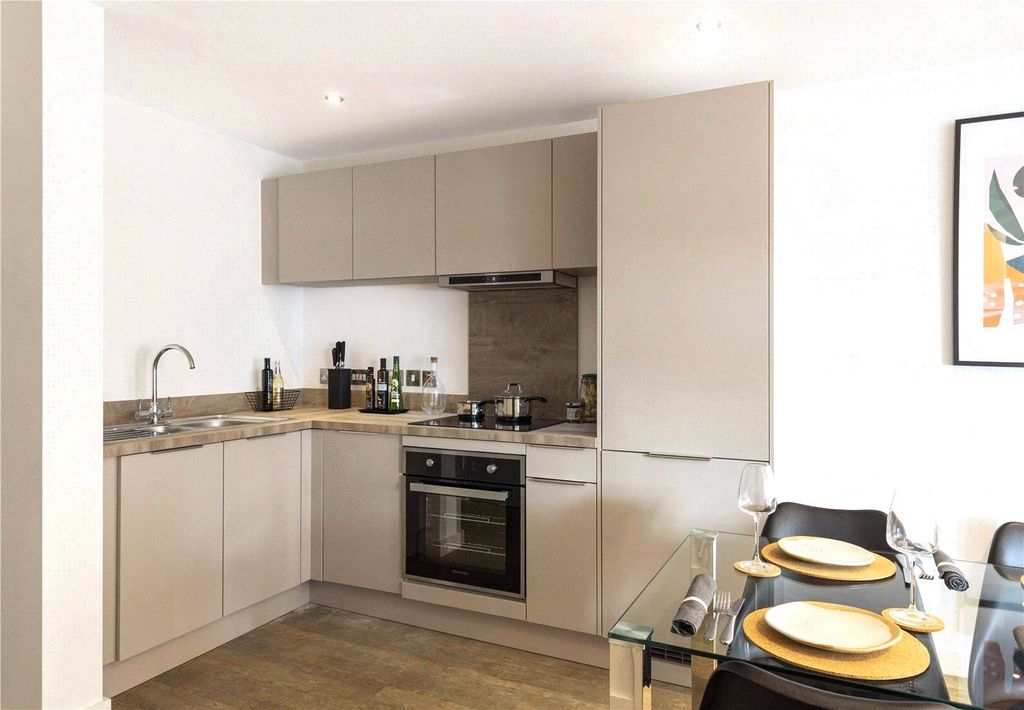 Property photo 3 of 10 Kitchen