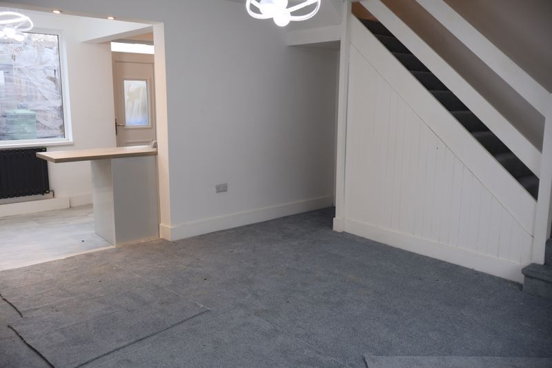 Property photo 2 of 6 Living Room/Kitchen