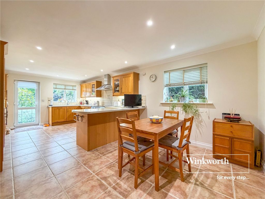 Property photo 3 of 19 Picture No. 08