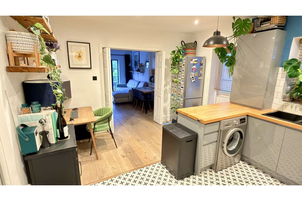 Property photo 3 of 16 Kitchen