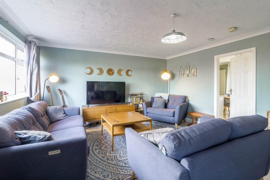 Property photo 2 of 13 Lounge