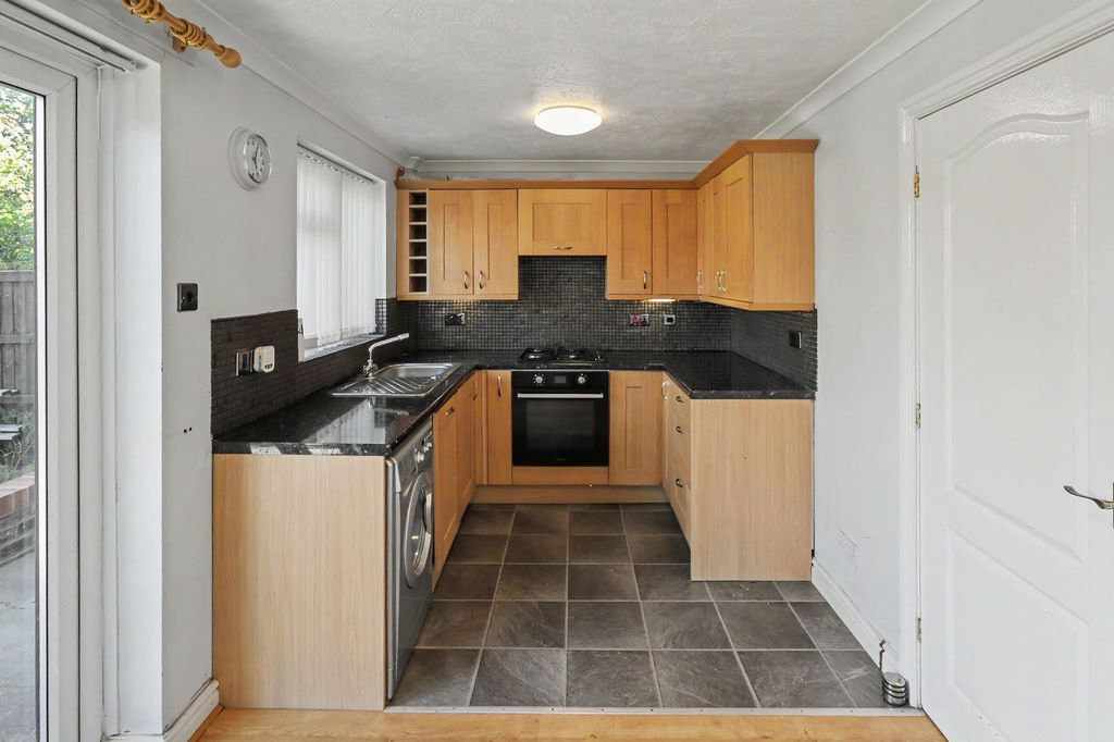 Property photo 2 of 27