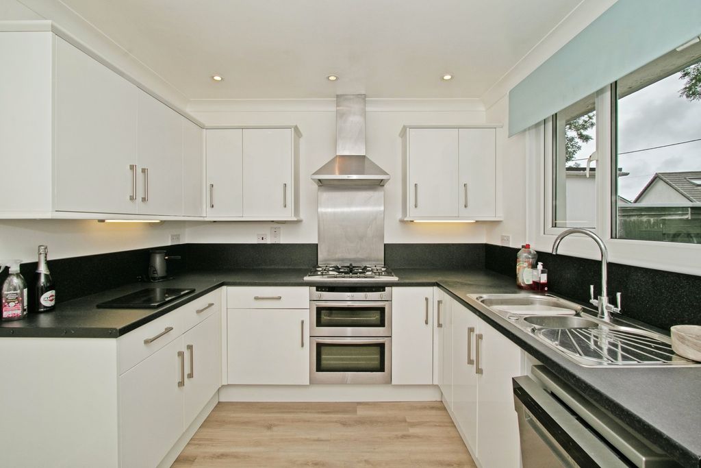 Property photo 3 of 17 Pbox-Img.Jpg