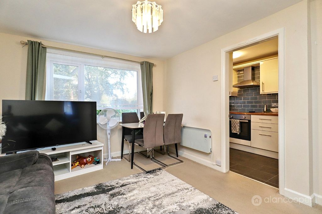 Property photo 3 of 13 5699553