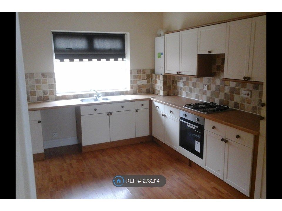 Property photo 3 of 6 Kitchen