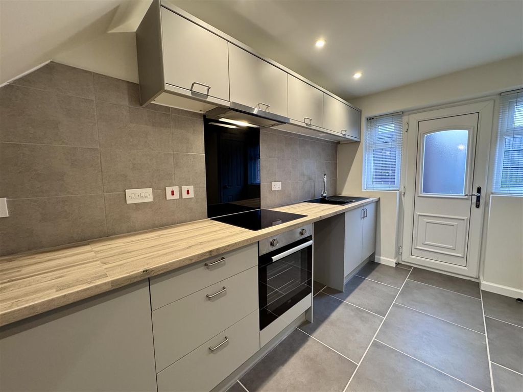 Property photo 3 of 21 Kitchen