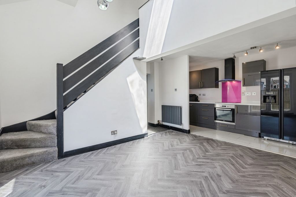 Property photo 3 of 21 Pbox-Img.Jpg