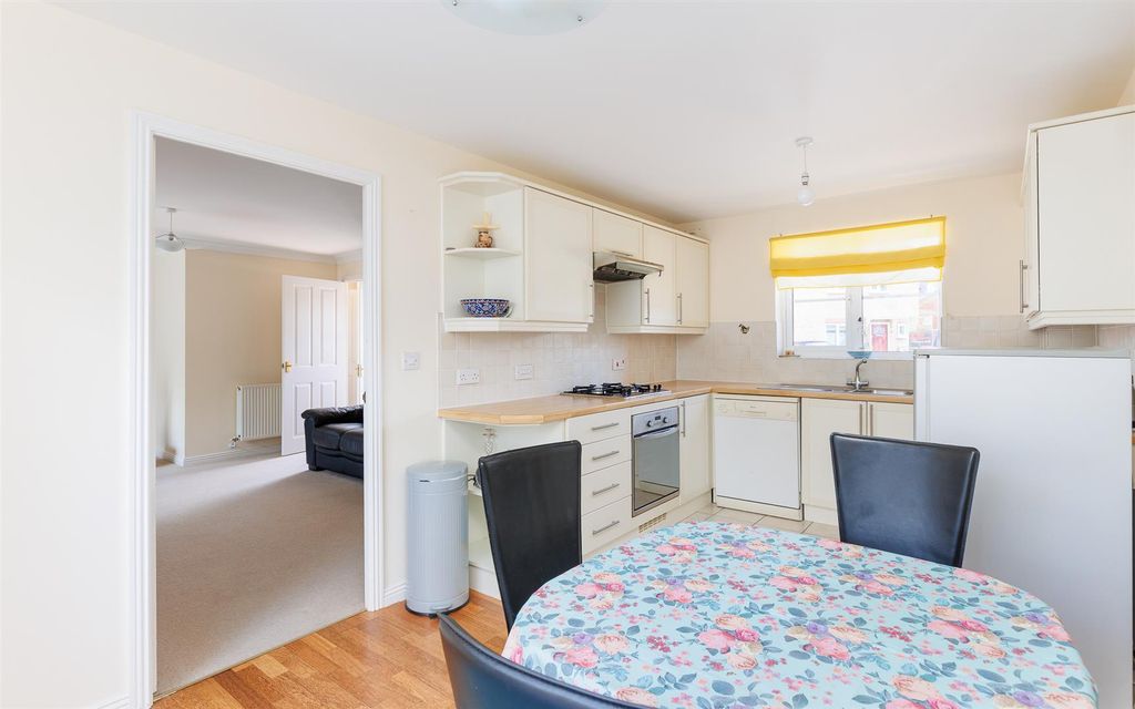 Property photo 2 of 21