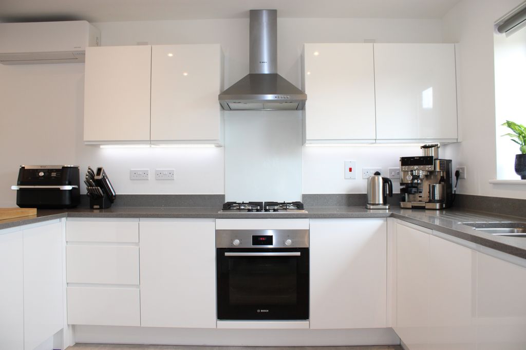 Property photo 2 of 24 Kitchen