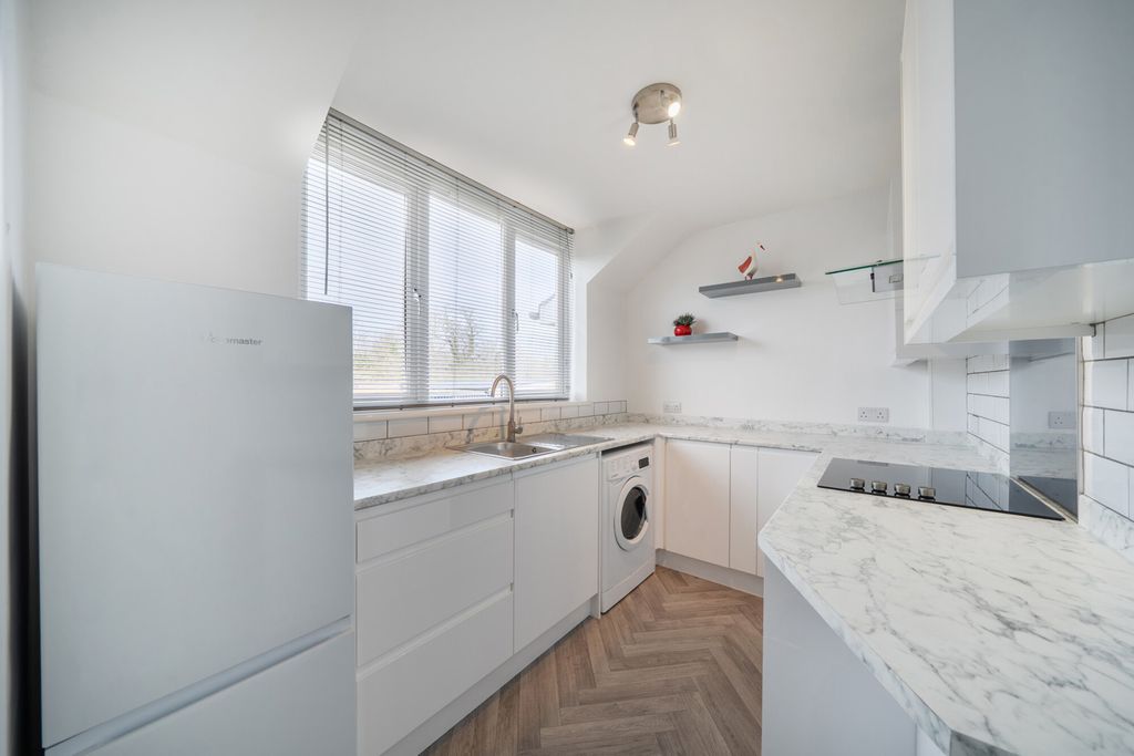 Property photo 3 of 14 Kitchen