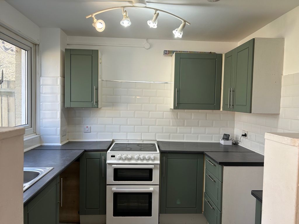 Property photo 3 of 9 Kitchen