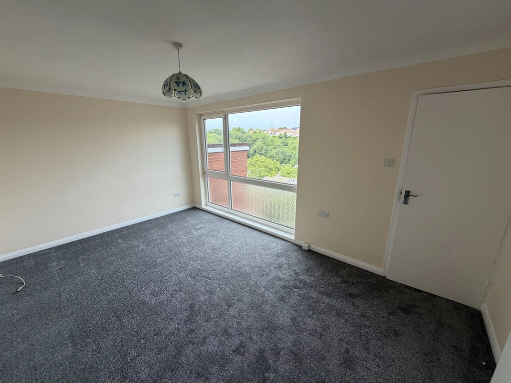 Property photo 2 of 9 Utzv354l