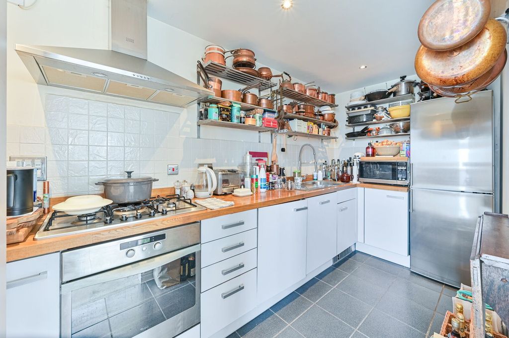 Property photo 3 of 17