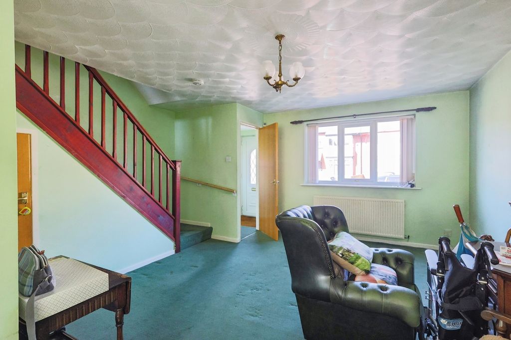 Property photo 2 of 17 Photo