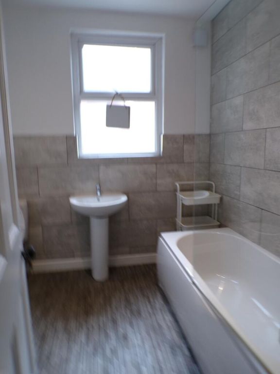 Property photo 1 of 9 A Modern Bathroom Featuring A Sleek Bathtub And A ...