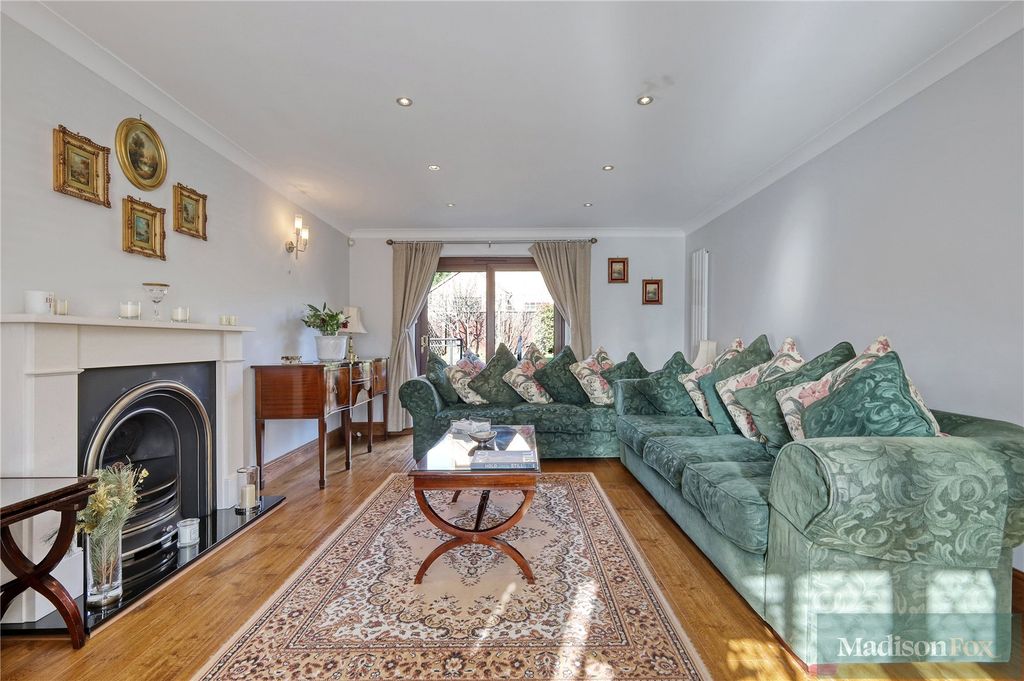 Property photo 2 of 41 Picture No. 71