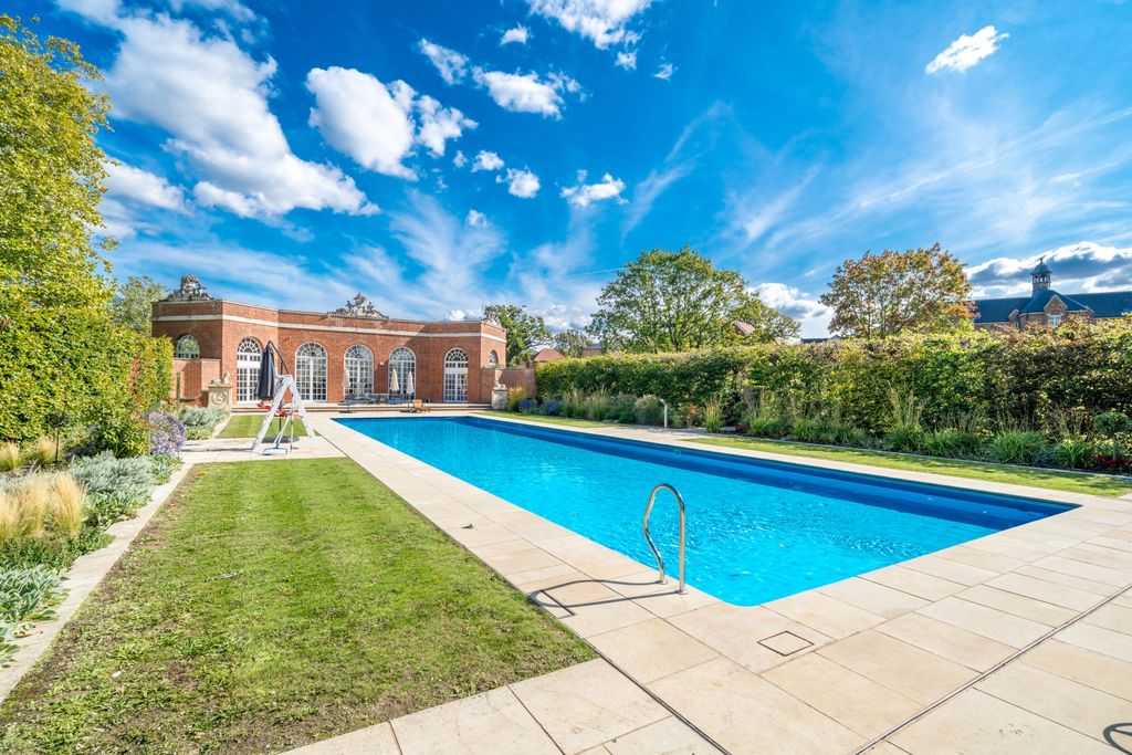 Property photo 1 of 13 Photo 4