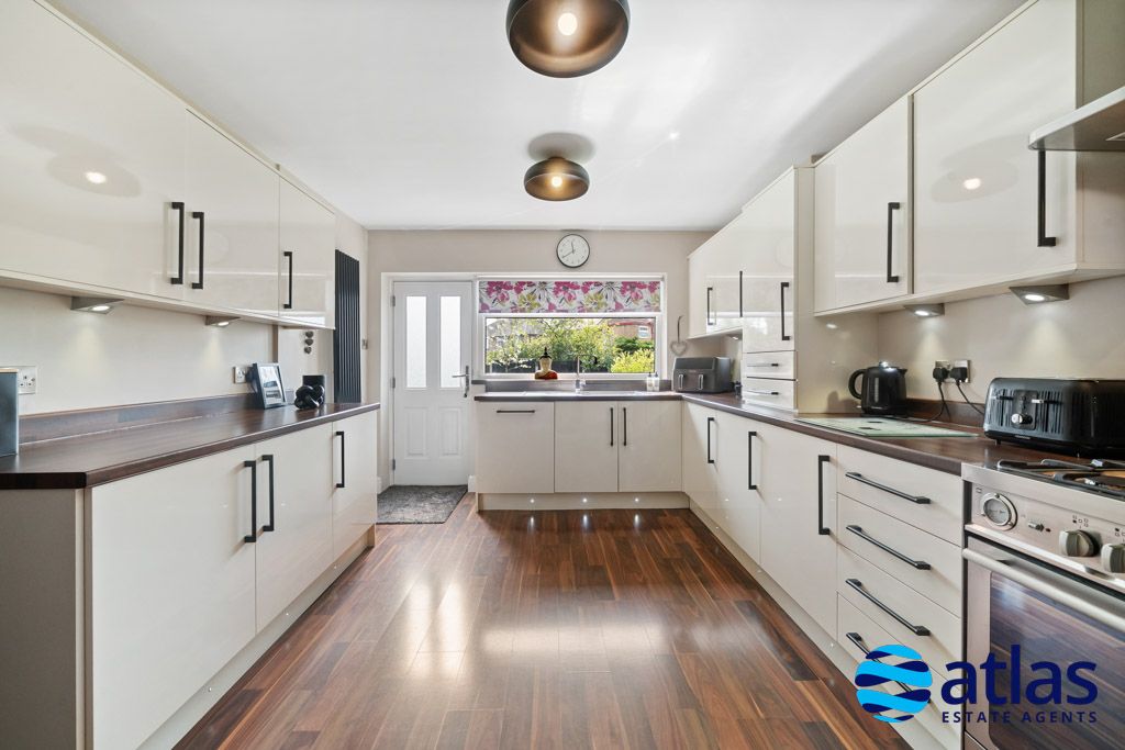 Property photo 3 of 34 Kitchen