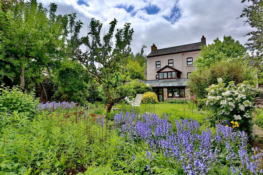 Property photo 2 of 41