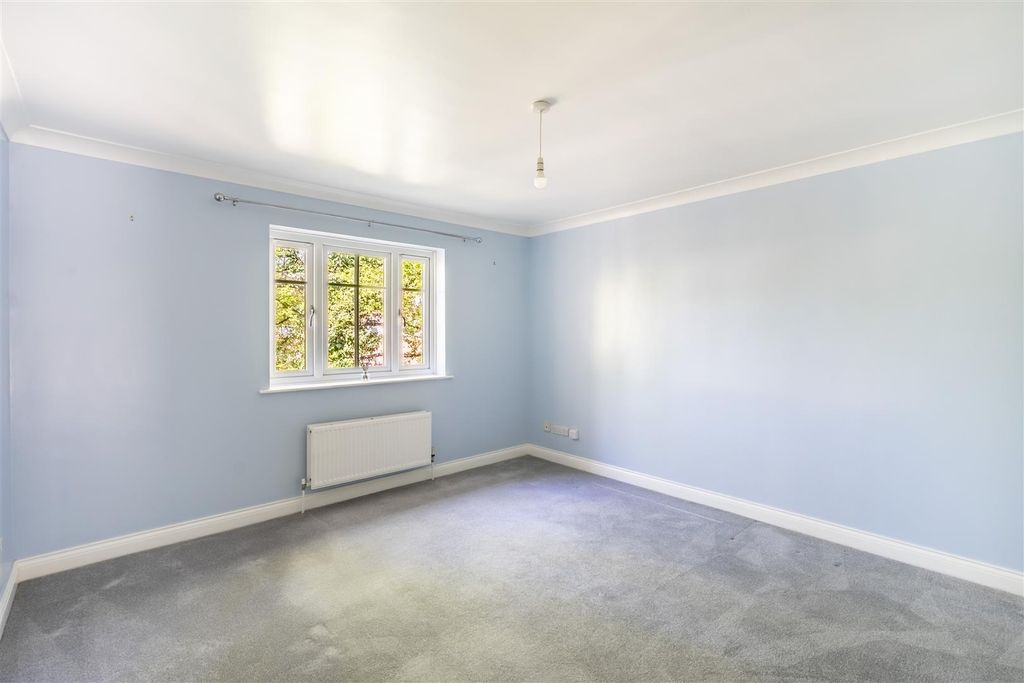 Property photo 2 of 13 5Bh-1.Jpg