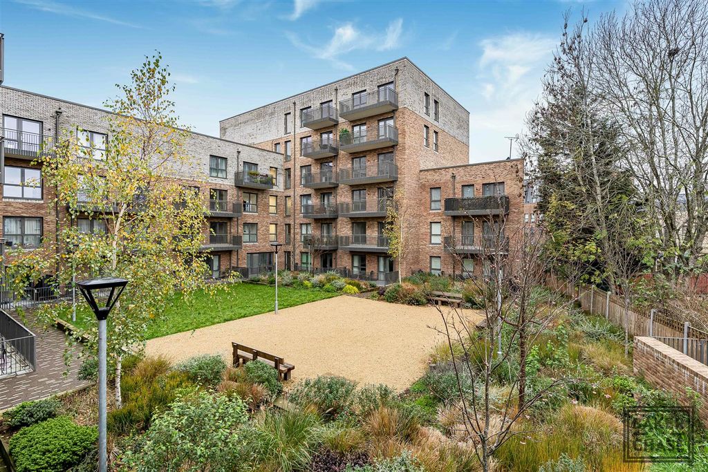 Property photo 2 of 24 Car Park &amp; Communal Grounds