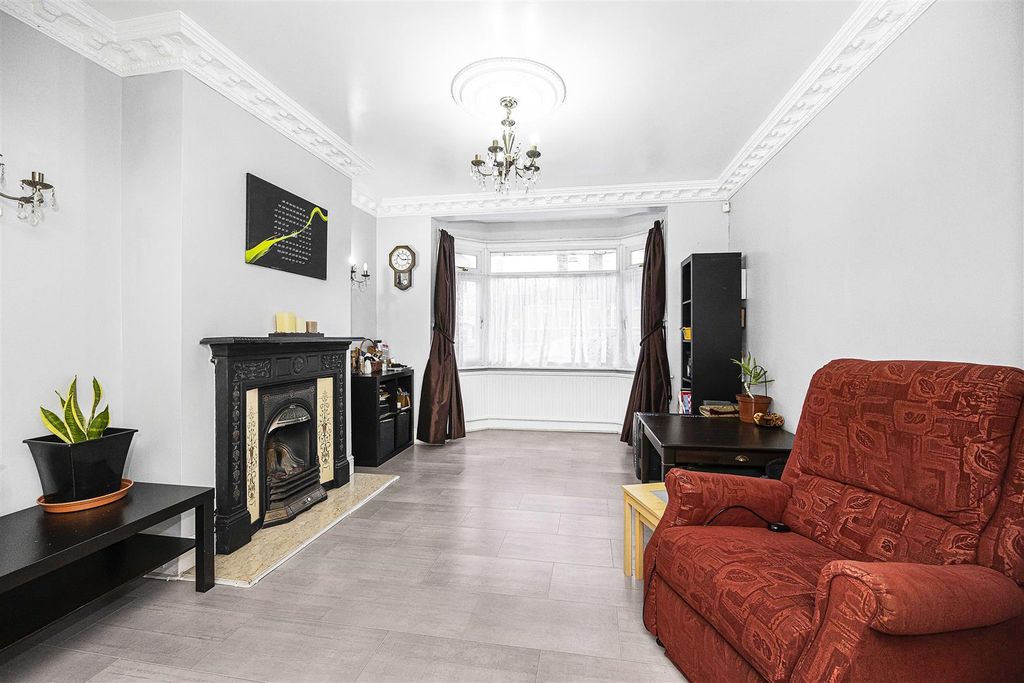 Property photo 2 of 27 Carnanton Road -026.Jpg
