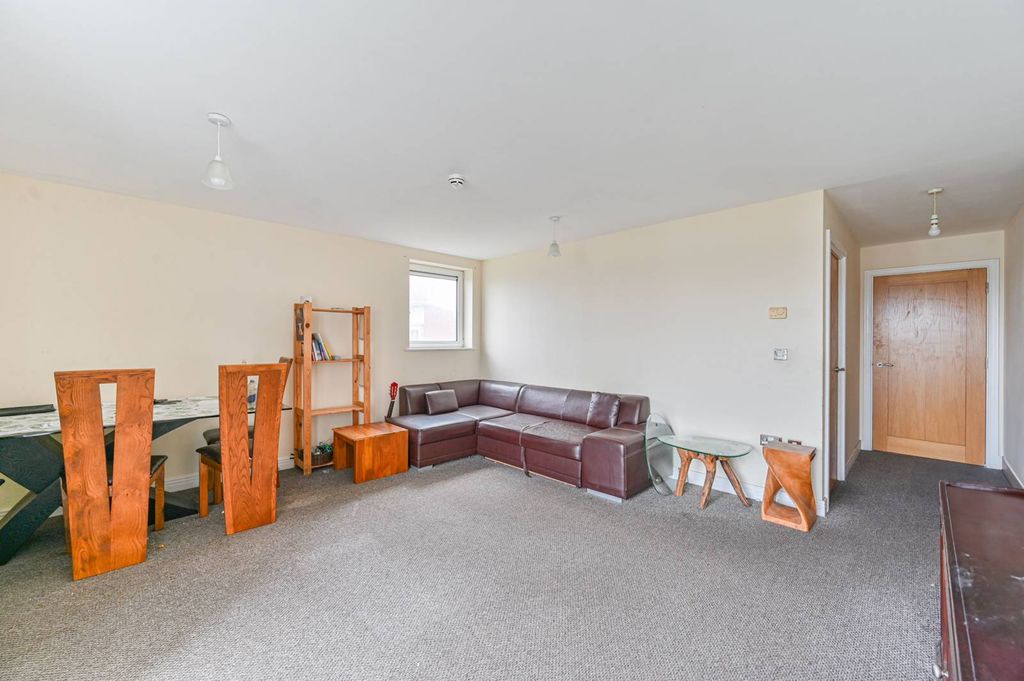 Property photo 3 of 12