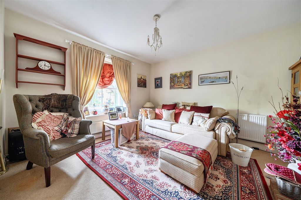 Property photo 3 of 14 Sitting Room