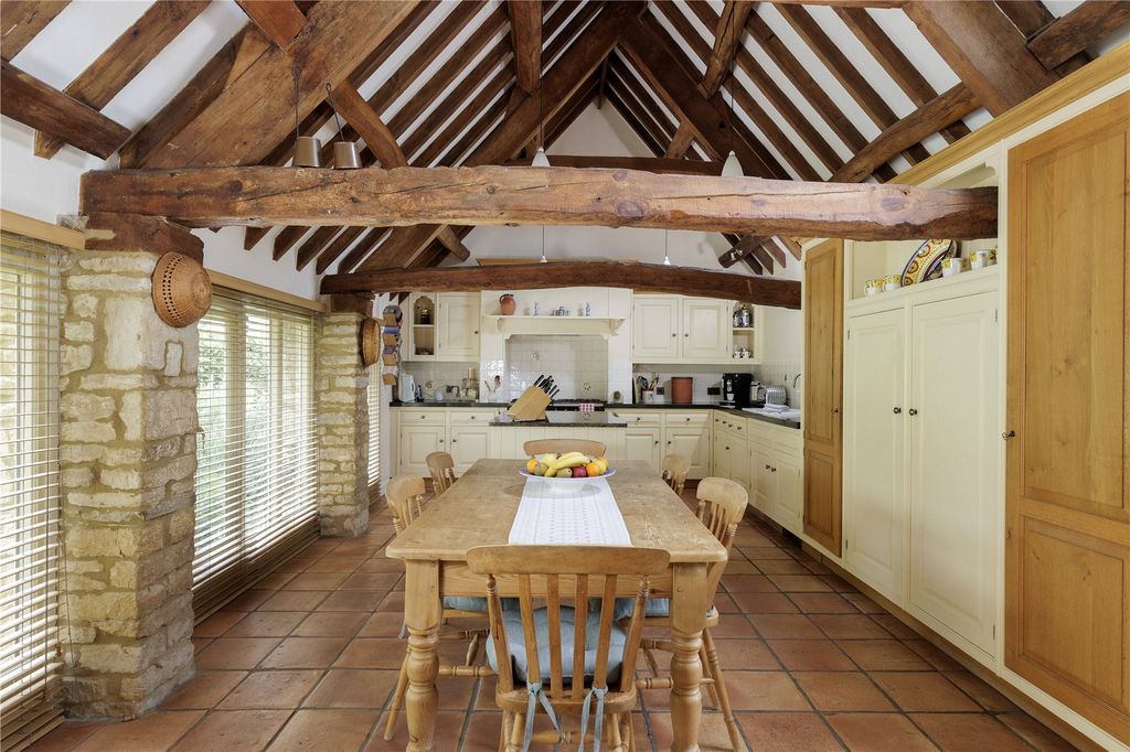 Property photo 3 of 18 Kitchen/Breakfast