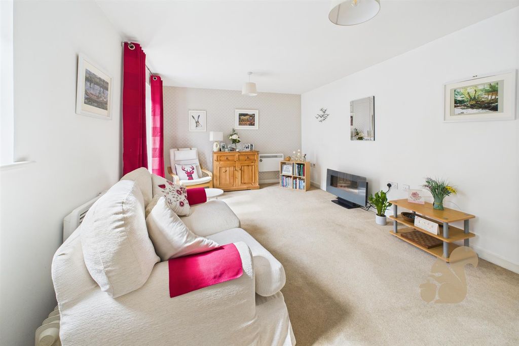 Property photo 3 of 10 Living / Dining Room