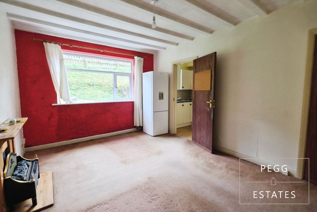 Property photo 3 of 8