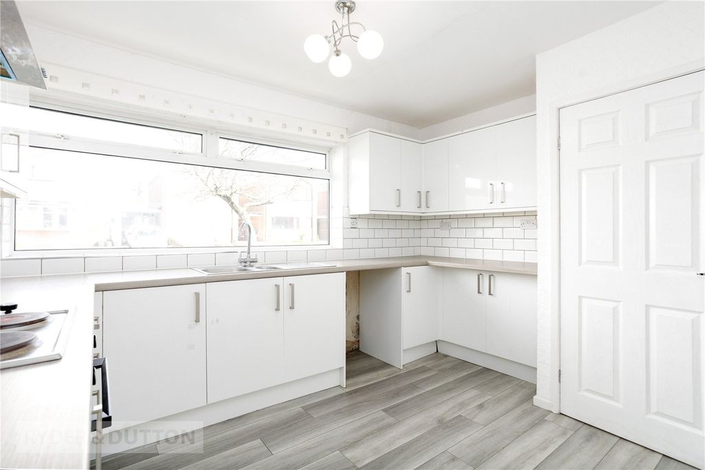 Property photo 3 of 14 Kitchen