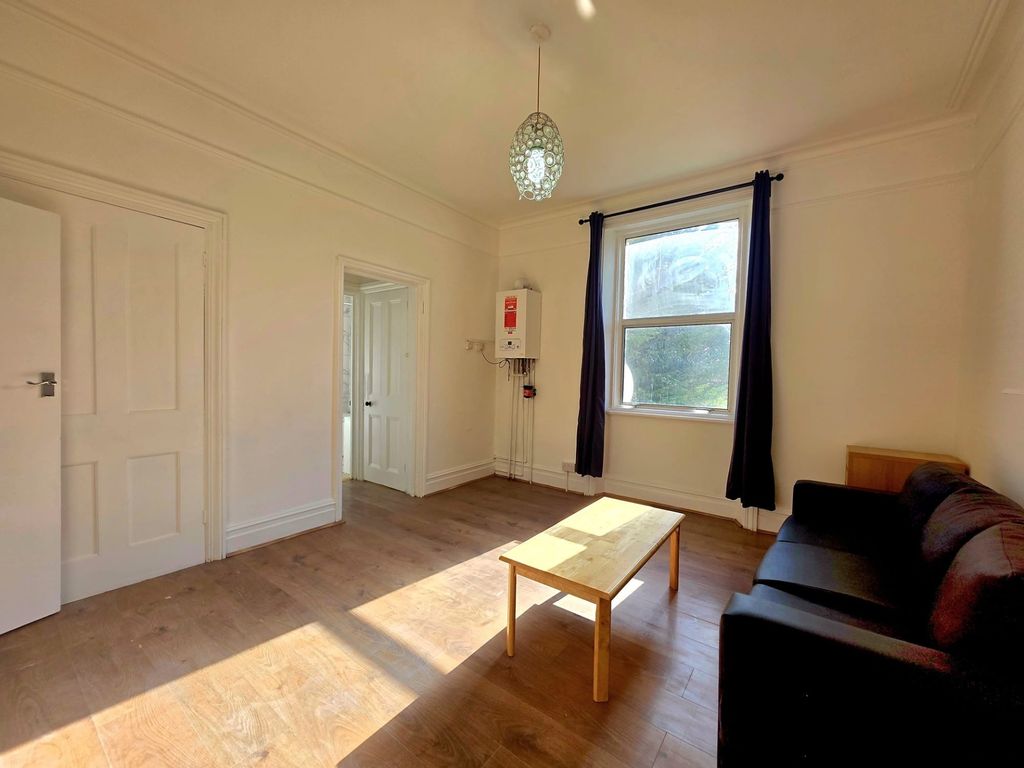 Property photo 3 of 10 Photo 6