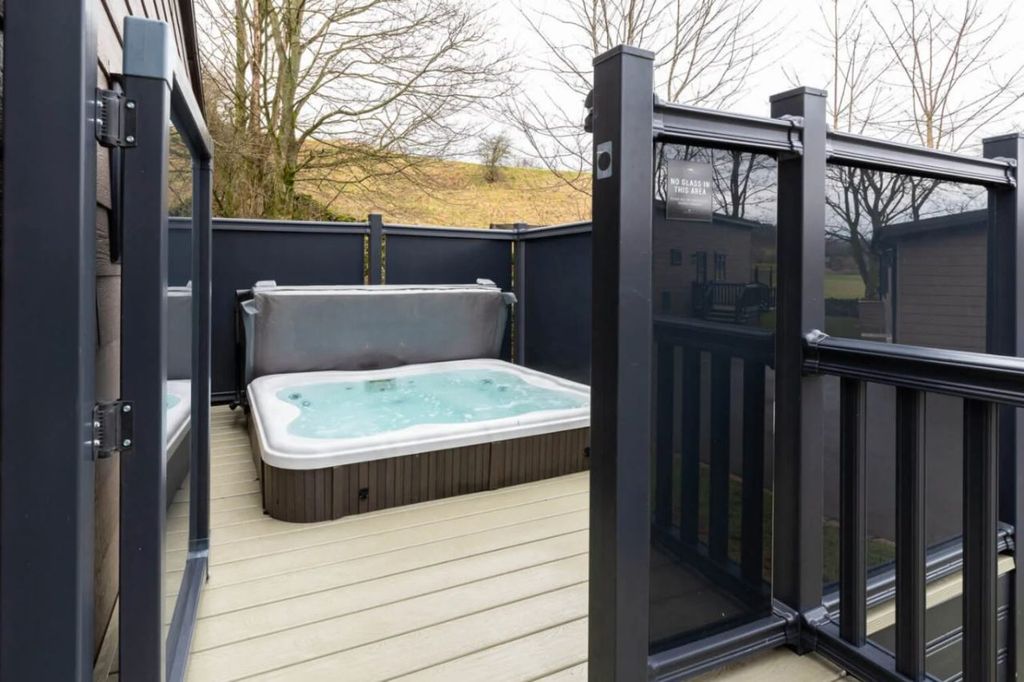 Property photo 3 of 9 2