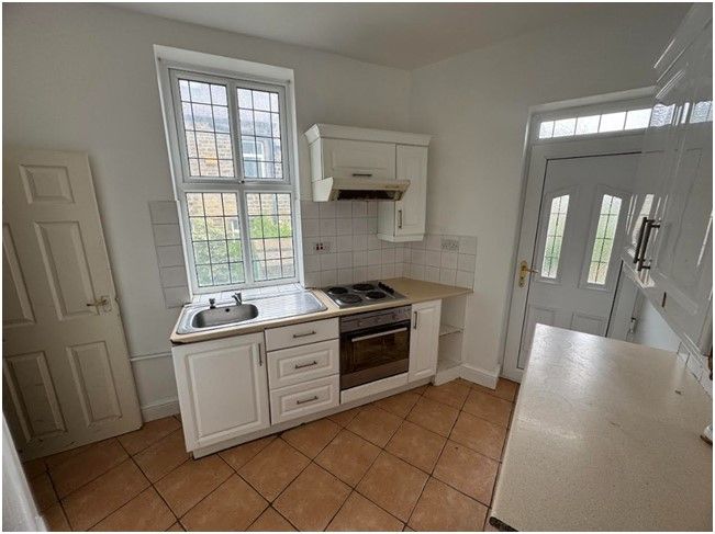 Property photo 3 of 7 Kitchen
