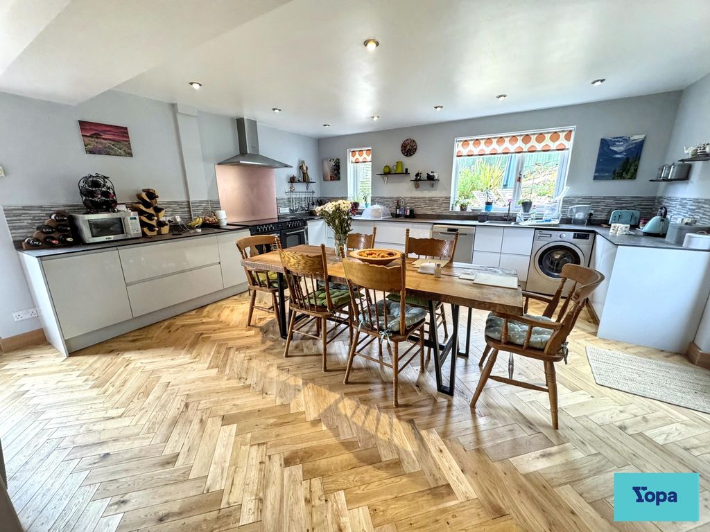 Property photo 2 of 24 Kitchen:Diner