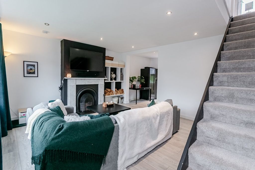 Property photo 3 of 25