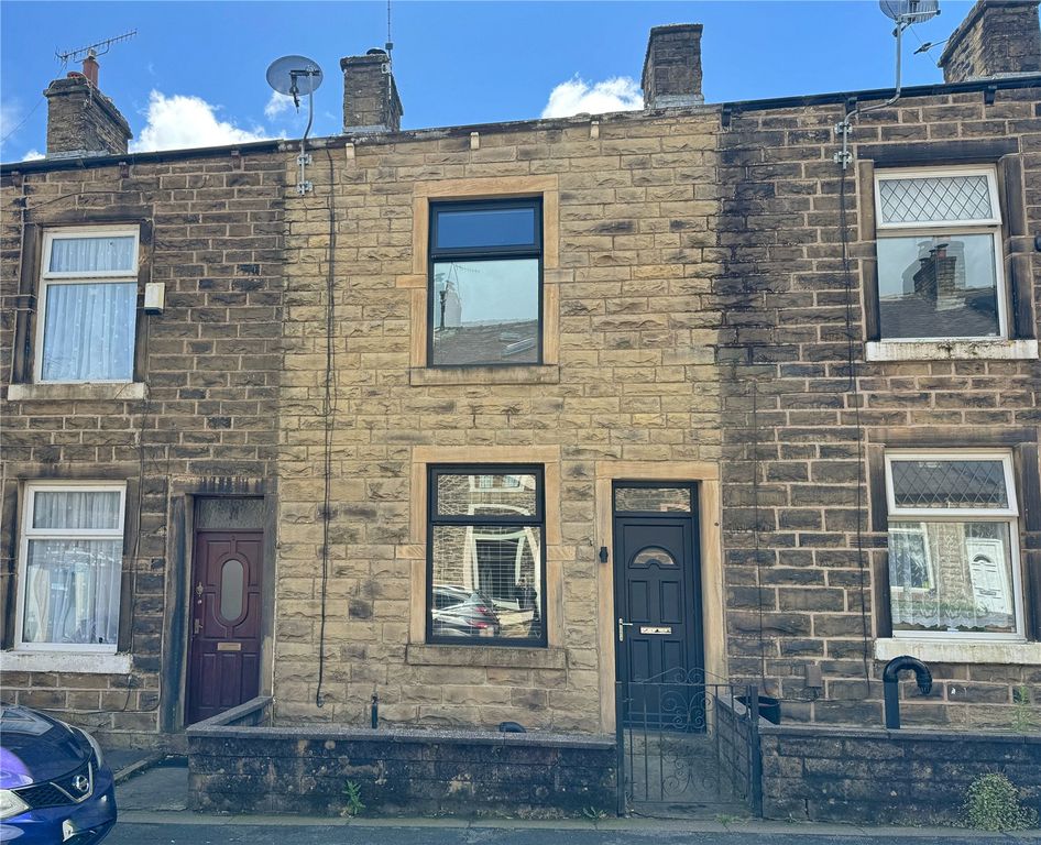 Property photo 1 of 15 Period Mid-Terrace