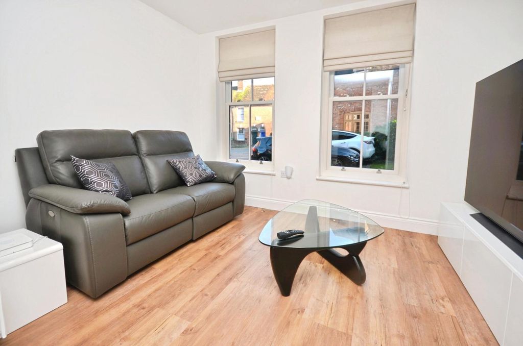 Property photo 3 of 9 Pbox-Img.Jpg