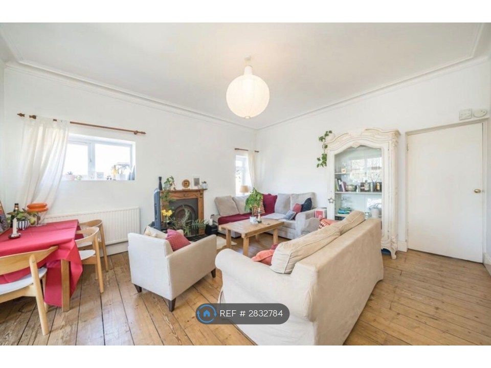 Property photo 1 of 5 Living Room